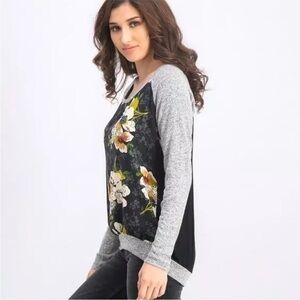 Kut from the Kloth Floral Black and Gray top